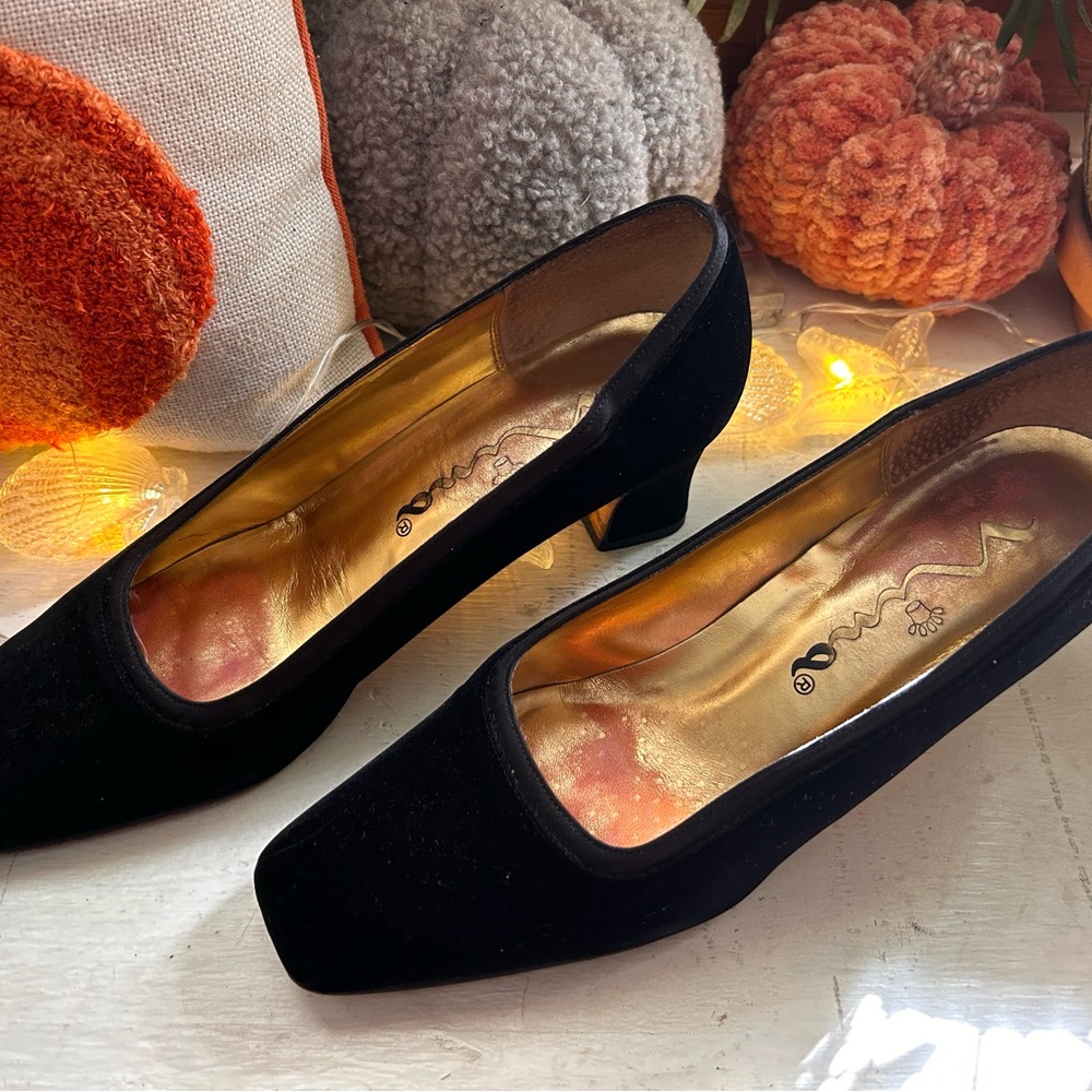 Elegant Nina Black Velvet Women's Shoes